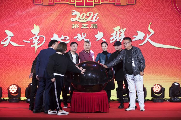 整合资源，打造娱乐全产业链——从明星经纪到影视策划的运营之道